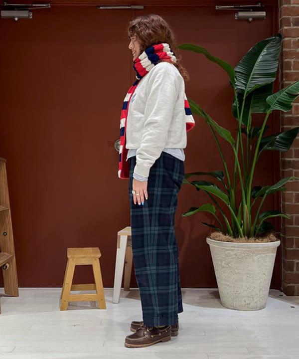 エノモト アミさんの「BEAMS WOMEN｜【別注】GOOD ROCK SPEED / カレッジ クルー スウェット」を使ったコーディネート