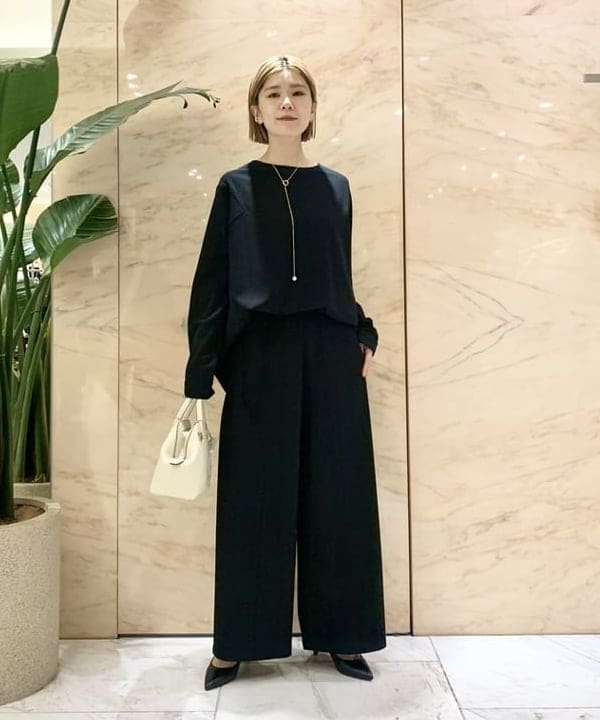 AONO SHIKAMAさんの「BEAMS WOMEN｜Demi-Luxe BEAMS / ガラスパール Y字 ネックレス」を使ったコーディネート