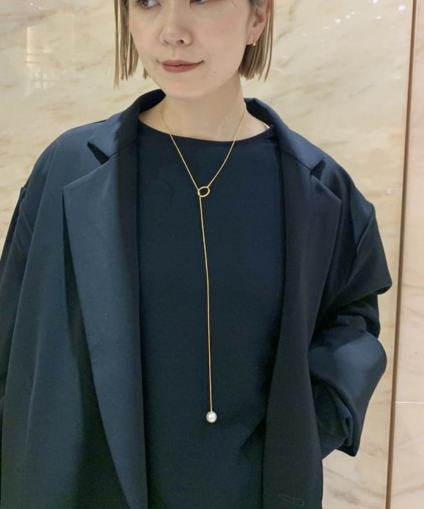 AONO SHIKAMAさんの「BEAMS WOMEN｜Demi-Luxe BEAMS / ガラスパール Y字 ネックレス」を使ったコーディネート