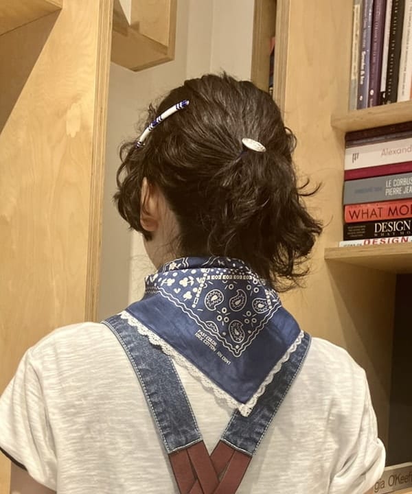 小原 もこさんの「BEAMS WOMEN｜アンカー コンチョ ヘアゴム」を使ったコーディネート