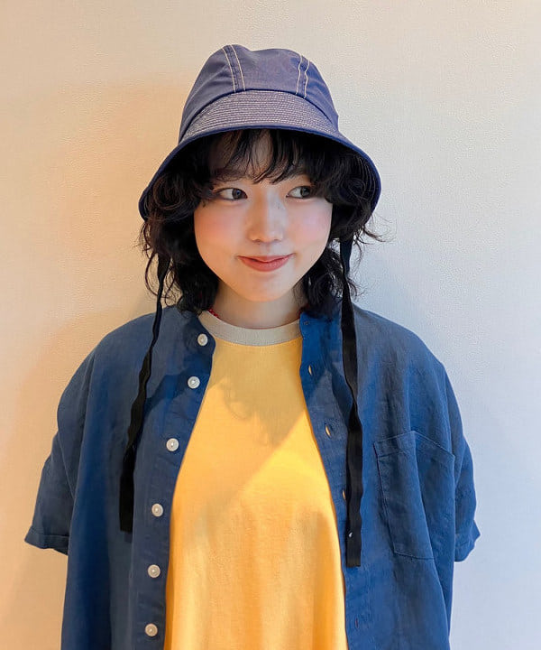 小原 もこさんの「BEAMS WOMEN｜リネン ソリッド スタンドカラーシャツ」を使ったコーディネート