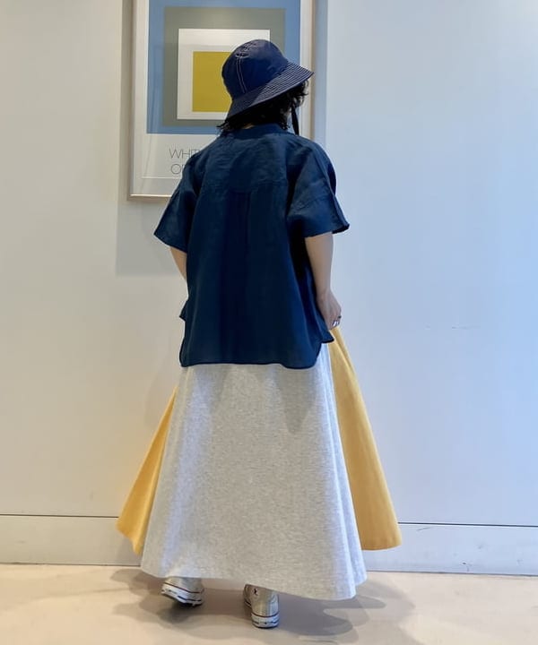 小原 もこさんの「BEAMS WOMEN｜リネン ソリッド スタンドカラーシャツ」を使ったコーディネート