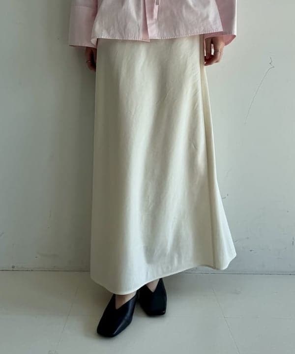 山田 千遥さんの「BEAMS WOMEN｜AK+1 / ワイドカフス シャツ」を使ったコーディネート