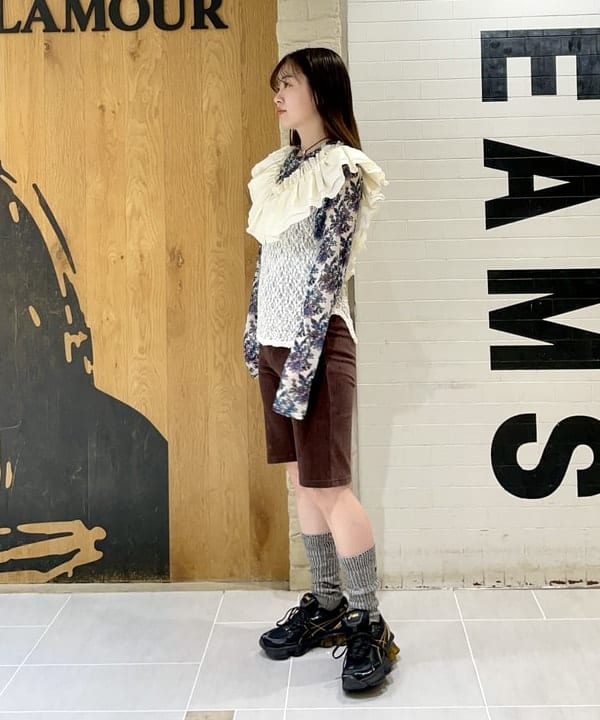 カタヤマ アヤさんの「BEAMS WOMEN｜カット コーデュロイ バイカー ショーツ」を使ったコーディネート