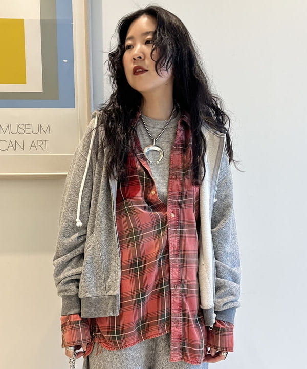 ミナミマリコさんの「BEAMS WOMEN｜maturely / デニム リペア チェーン バッグ」を使ったコーディネート