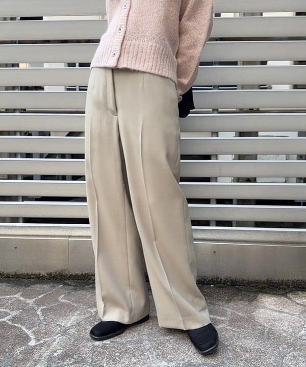 YUIさんの「BEAMS WOMEN｜ハイウエスト ワイド ストレートパンツ＊」を使ったコーディネート