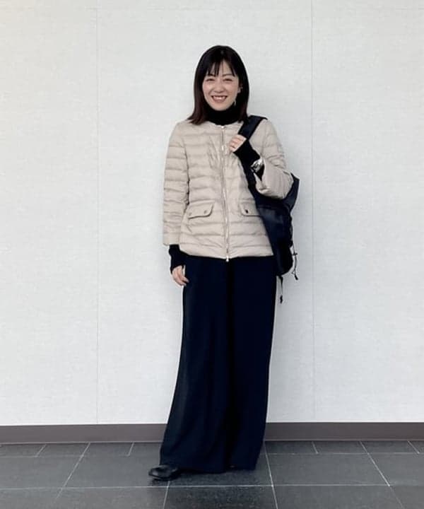 住吉　明佳さんの「BEAMS WOMEN｜TATRAS / 別注 ACACIA ノーカラー ライトダウンジャケット」を使ったコーディネート