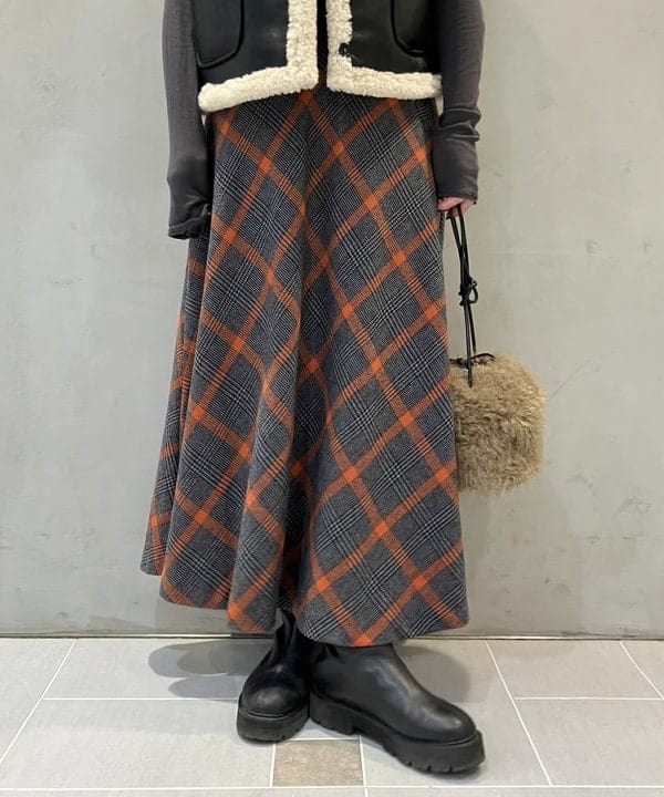 CHIHIROさんの「BEAMS WOMEN｜BAUM UND PFERDGARTEN / フェイク ムートン ベスト」を使ったコーディネート