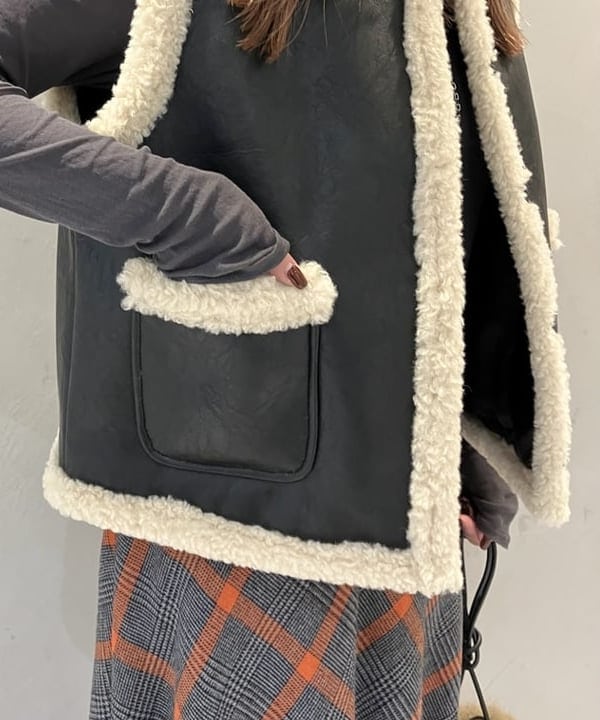 CHIHIROさんの「BEAMS WOMEN｜BAUM UND PFERDGARTEN / フェイク ムートン ベスト」を使ったコーディネート