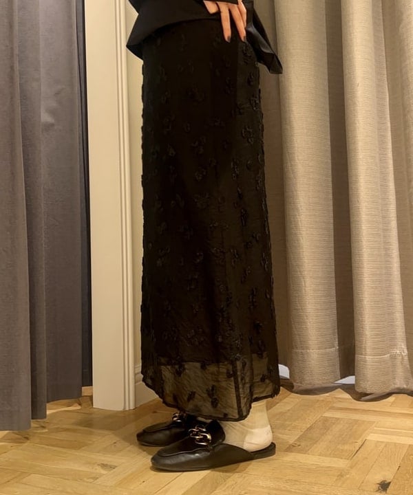 岡 妃呂美さんの「BEAMS WOMEN｜グログラン カラー ブラウス」を使ったコーディネート