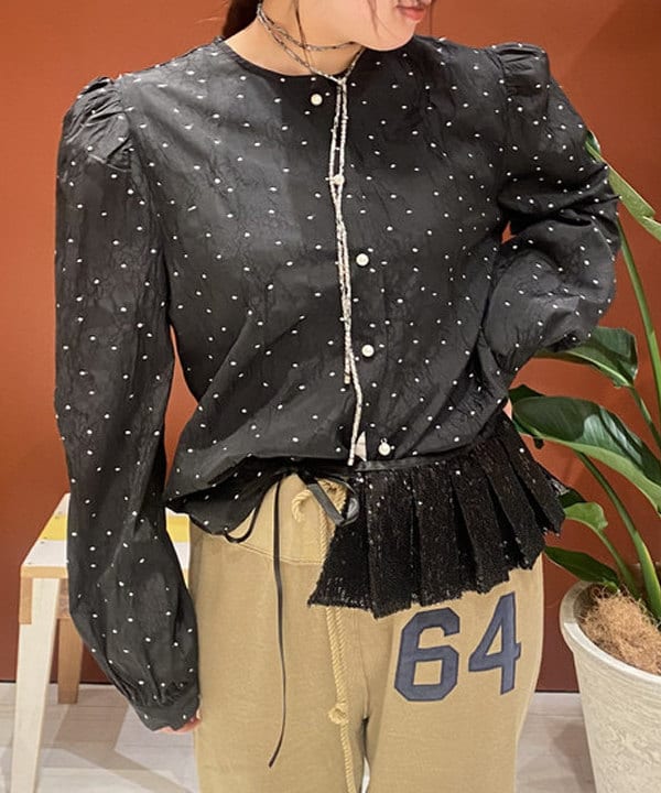 晶さんの「BEAMS WOMEN｜sister jane / Waltz Sequin Collar Blouse」を使ったコーディネート