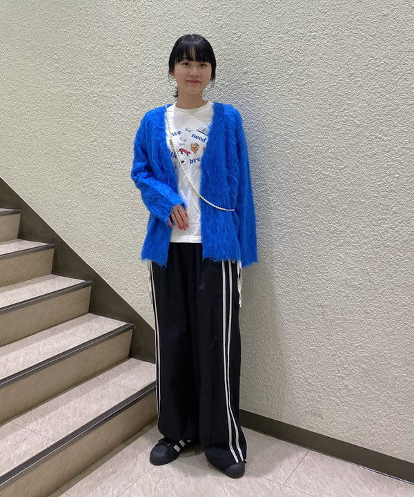 め　め　こさんの「レース ライン トラック パンツ」を使ったコーディネート