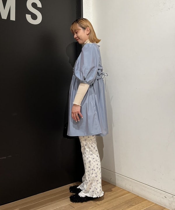 Ito_ririkaさんの「BEAMS WOMEN｜タフタ ギャザー ヨーク ミニ ワンピース」を使ったコーディネート