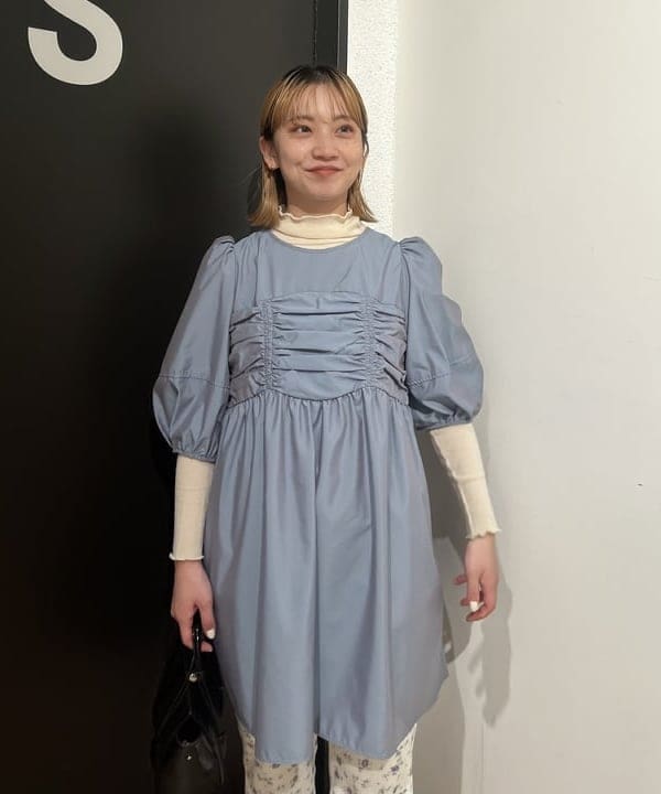 Ito_ririkaさんの「BEAMS WOMEN｜タフタ ギャザー ヨーク ミニ ワンピース」を使ったコーディネート