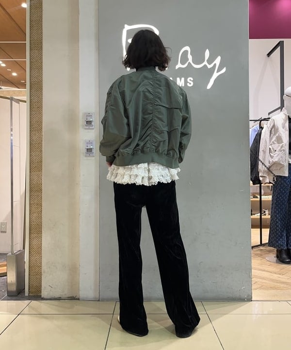 神坂 莉子さんの「BEAMS WOMEN｜アーム ギャザー MA-1 ブルゾン」を使ったコーディネート