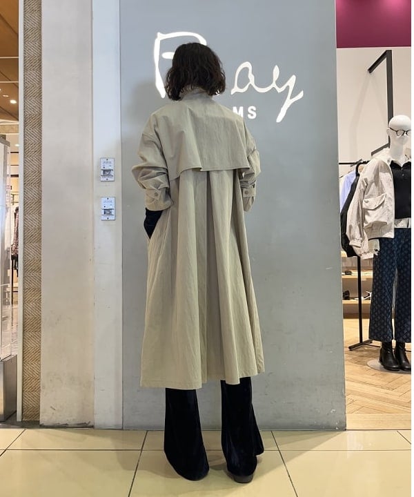 神坂 莉子さんの「BEAMS WOMEN｜ストラップ スタンドカラー コート」を使ったコーディネート