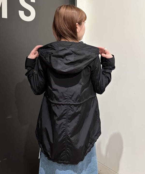 makita mikaさんの「BEAMS WOMEN｜TATRAS × Demi-Luxe BEAMS / 別注 CRIDORLA ナイロン フード ブルゾン」を使ったコーディネート
