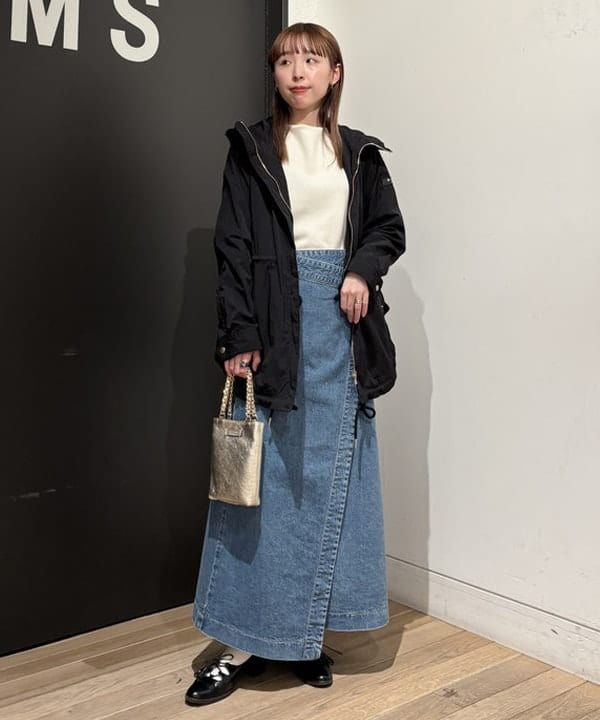 makita mikaさんの「BEAMS WOMEN｜TATRAS × Demi-Luxe BEAMS / 別注 CRIDORLA ナイロン フード ブルゾン」を使ったコーディネート