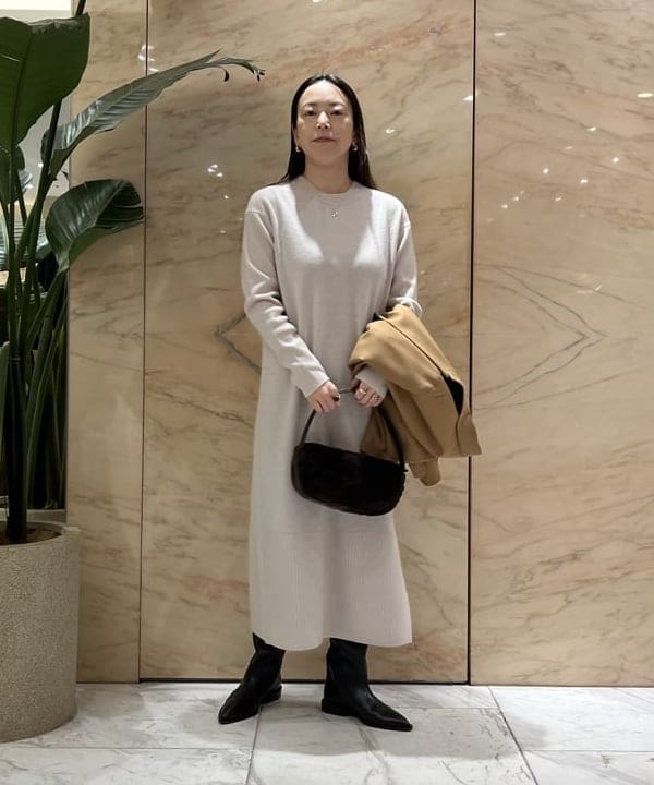 関 桂子さんの「BEAMS WOMEN｜ミニ フェイクファー バッグ」を使ったコーディネート