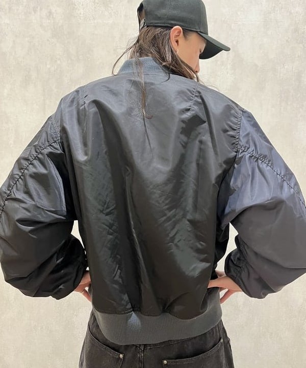 トラ吉さんの「BEAMS WOMEN｜撥水 ワイドフィット クレイジー MA-1」を使ったコーディネート
