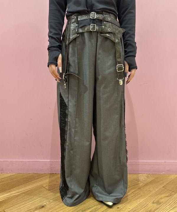 ケミオさんの「BEAMS WOMEN｜サイド レース ラインパンツ」を使ったコーディネート