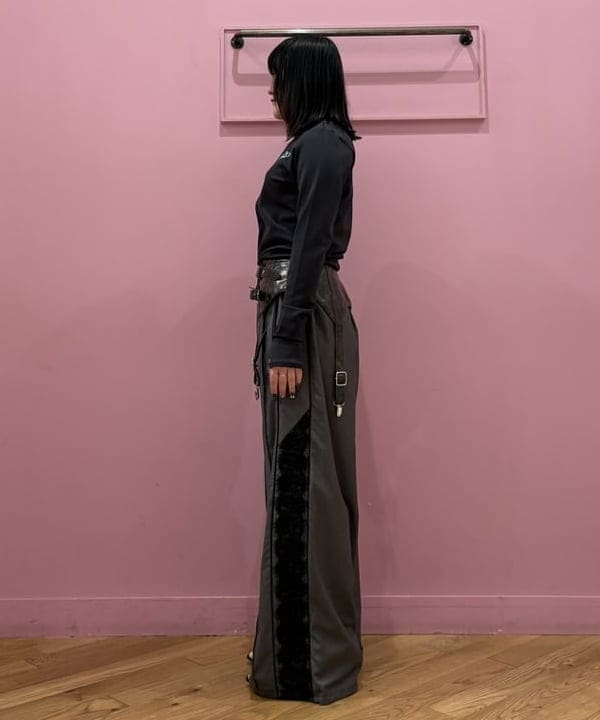 ケミオさんの「BEAMS WOMEN｜サイド レース ラインパンツ」を使ったコーディネート