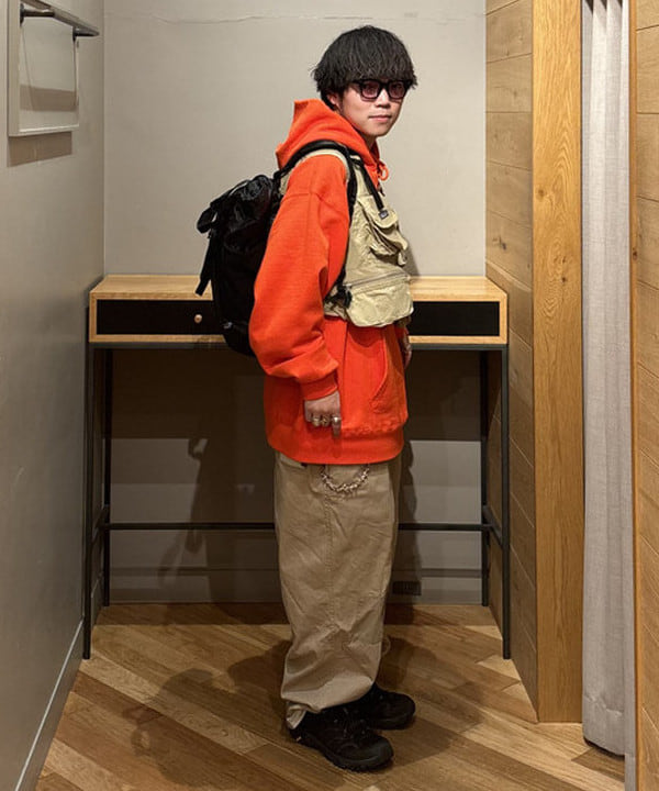 三宅 康平さんの「BEAMS WOMEN｜patagonia / ウルトラライト ブラック ホール トート パック 27L」を使ったコーディネート
