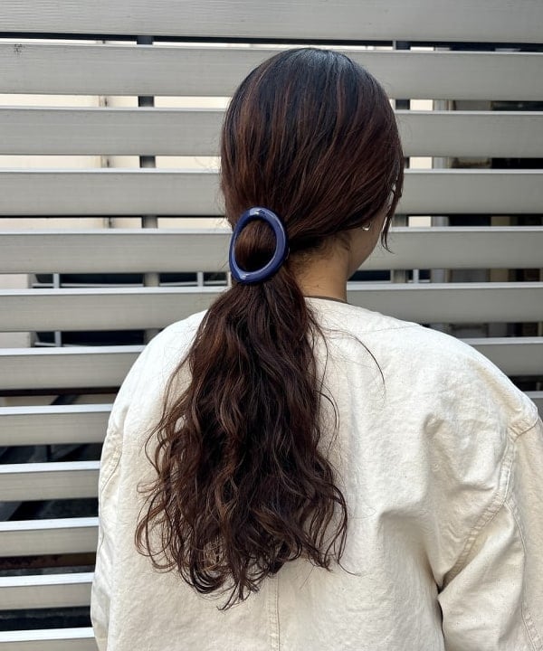 チナツさんの「BEAMS WOMEN｜maturely / フェイクレザー フック イージーパンツ」を使ったコーディネート