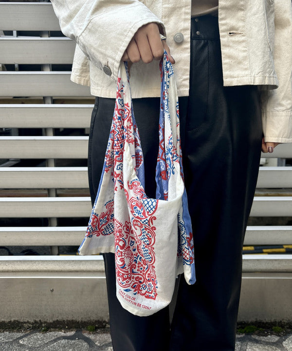 チナツさんの「BEAMS WOMEN｜maturely / フェイクレザー フック イージーパンツ」を使ったコーディネート