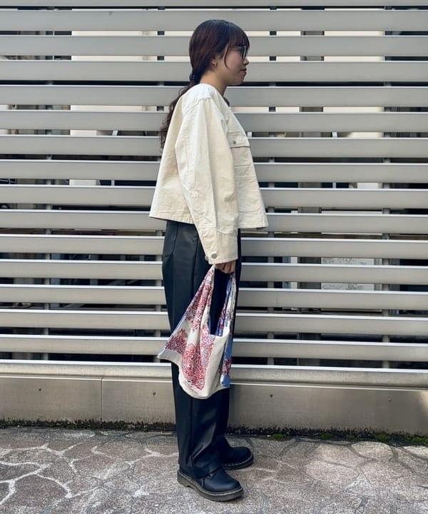 チナツさんの「BEAMS WOMEN｜maturely / フェイクレザー フック イージーパンツ」を使ったコーディネート