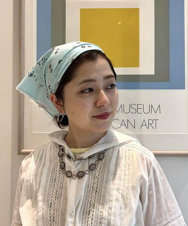 吉野 多恵さんの「BEAMS WOMEN｜ポリエステル シャンタン パンツ」を使ったコーディネート