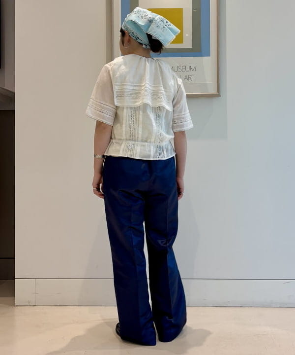 吉野 多恵さんの「BEAMS WOMEN｜ポリエステル シャンタン パンツ」を使ったコーディネート