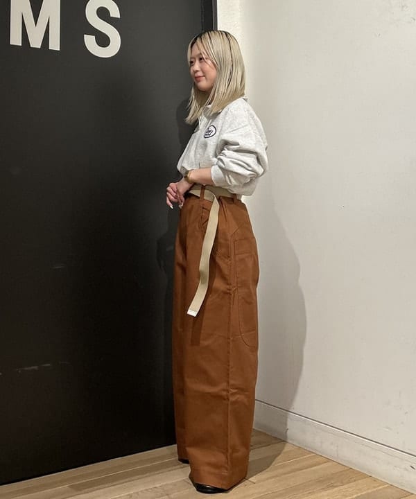 安藤 菜央さんの「BEAMS WOMEN｜Dickies / 別注 ダック ワイド パンツ」を使ったコーディネート
