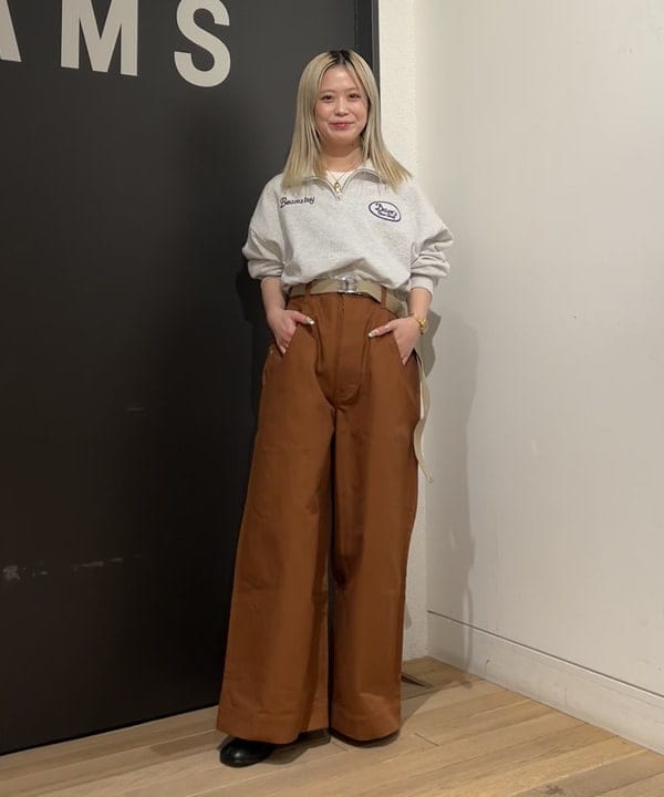 安藤 菜央さんの「BEAMS WOMEN｜Dickies / 別注 ダック ワイド パンツ」を使ったコーディネート