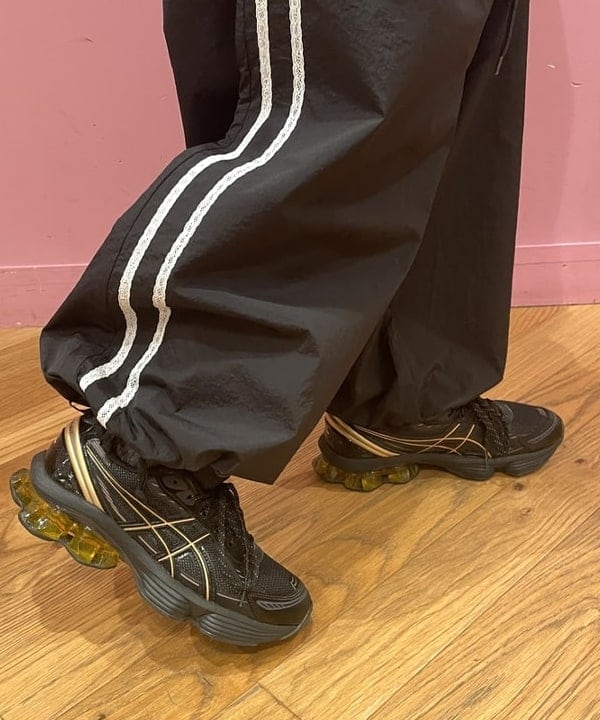 中江梨々香さんの「BEAMS WOMEN｜ASICS / GEL-KINETIC FLUENT」を使ったコーディネート