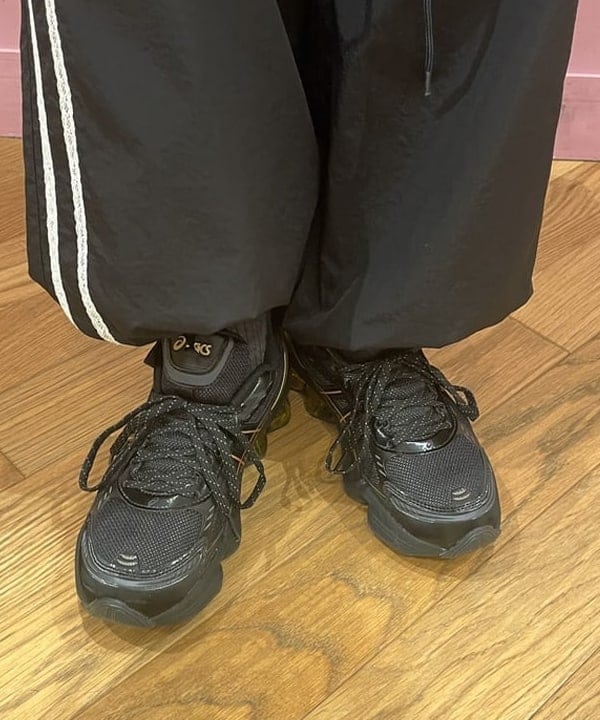 中江梨々香さんの「BEAMS WOMEN｜ASICS / GEL-KINETIC FLUENT」を使ったコーディネート