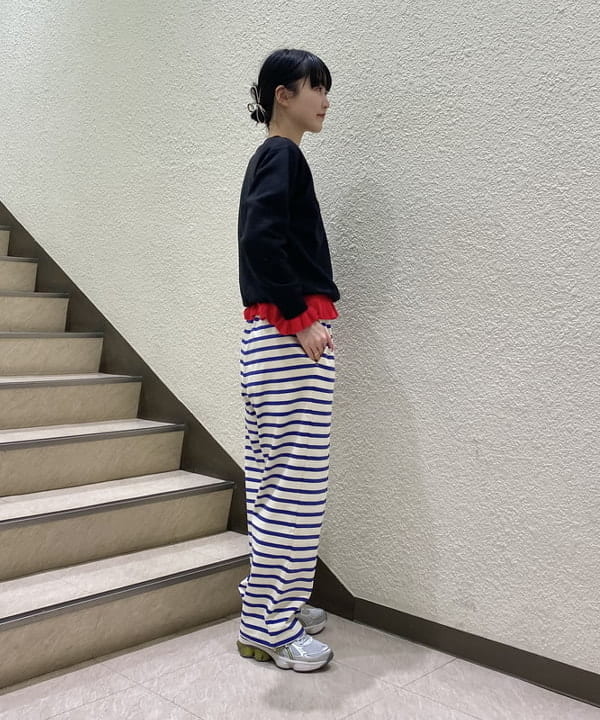 め　め　こさんの「リブ フリル ヘム クルーネック ニット」を使ったコーディネート