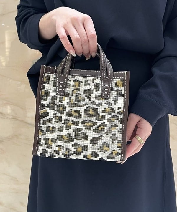 関 桂子さんの「BEAMS WOMEN｜PIPPICHIC / AMBER COCO フラットシューズ」を使ったコーディネート