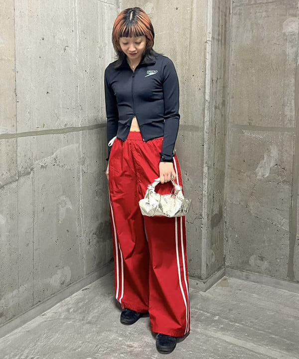 前田 優衣さんの「BEAMS WOMEN｜レース ライン トラック パンツ」を使ったコーディネート