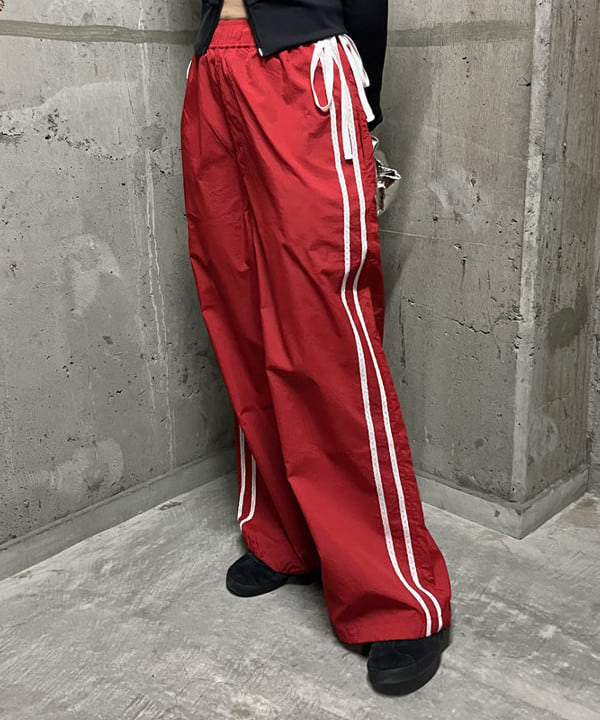 前田 優衣さんの「BEAMS WOMEN｜レース ライン トラック パンツ」を使ったコーディネート