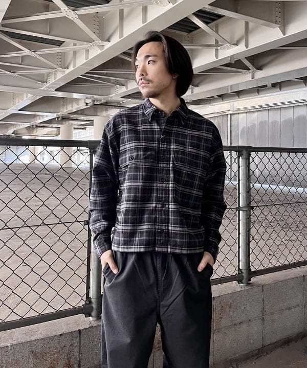 槙山 賢斗さんの「BEAMS WOMEN｜ベーシック ツイル イージーパンツ」を使ったコーディネート