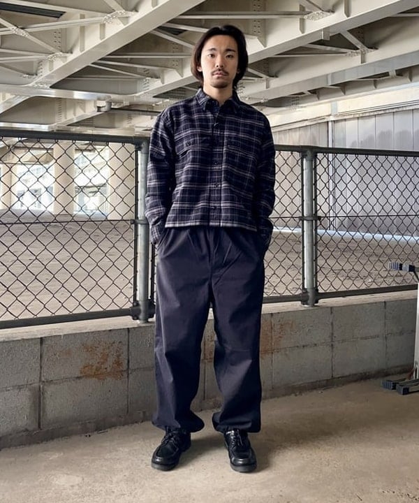 槙山 賢斗さんの「BEAMS WOMEN｜ベーシック ツイル イージーパンツ」を使ったコーディネート