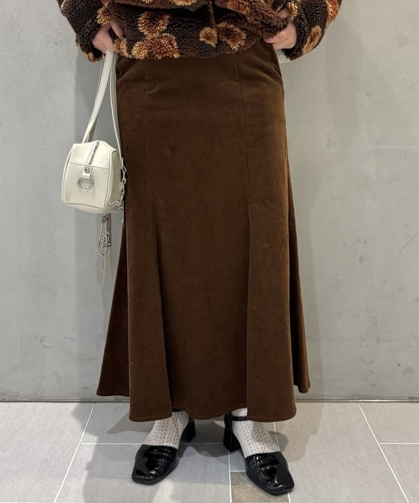 大石彩可さんの「BEAMS WOMEN｜【別注】YAHKI × HYPNOTIZE / Landscape Bag」を使ったコーディネート