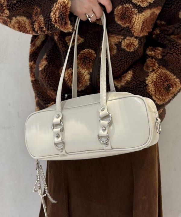 大石彩可さんの「BEAMS WOMEN｜【別注】YAHKI × HYPNOTIZE / Landscape Bag」を使ったコーディネート