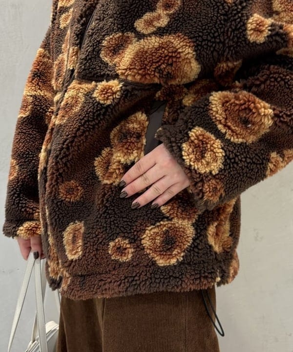 大石彩可さんの「BEAMS WOMEN｜【別注】YAHKI × HYPNOTIZE / Landscape Bag」を使ったコーディネート