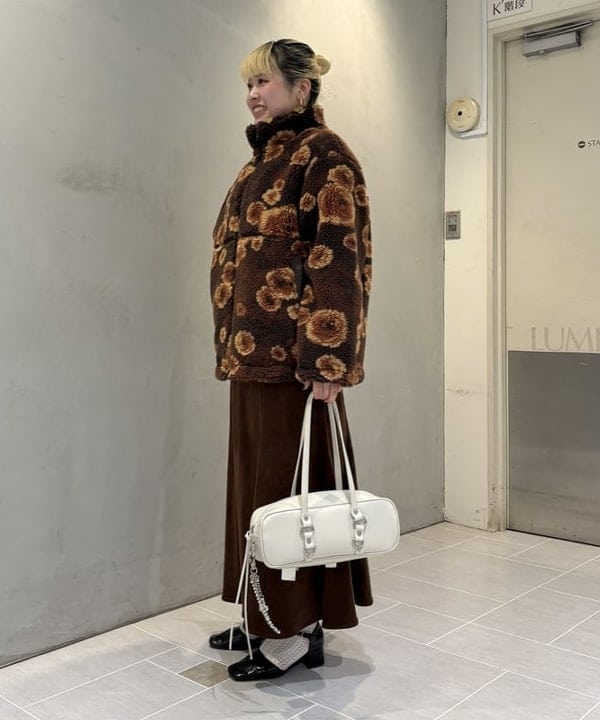 大石彩可さんの「BEAMS WOMEN｜【別注】YAHKI × HYPNOTIZE / Landscape Bag」を使ったコーディネート