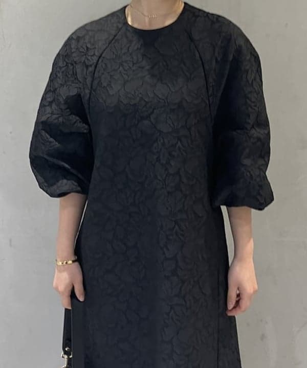 野村 美紅さんの「BEAMS WOMEN｜フクレ織りジャカード パフスリーブ ドレス＊」を使ったコーディネート
