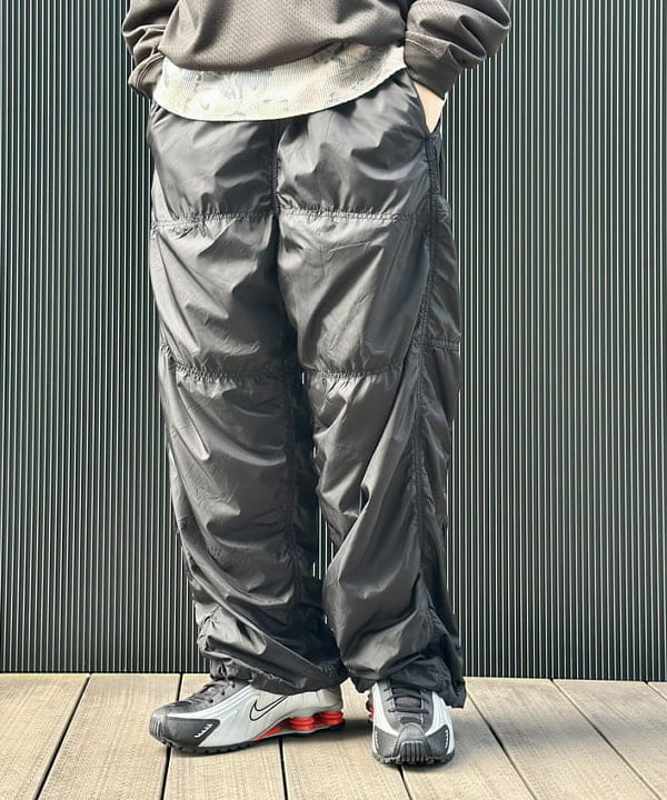 Kellyさんの「BEAMS WOMEN｜スイッチ ナイロン イージーパンツ」を使ったコーディネート