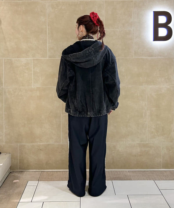 庭野 優紀さんの「BEAMS BOY / 樹脂 パール ロング ネックレス」を使ったコーディネート