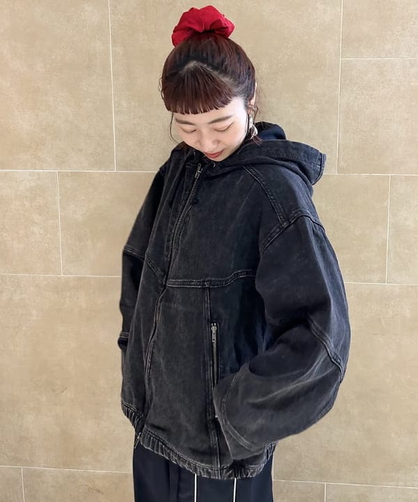 庭野 優紀さんの「BEAMS BOY / 樹脂 パール ロング ネックレス」を使ったコーディネート